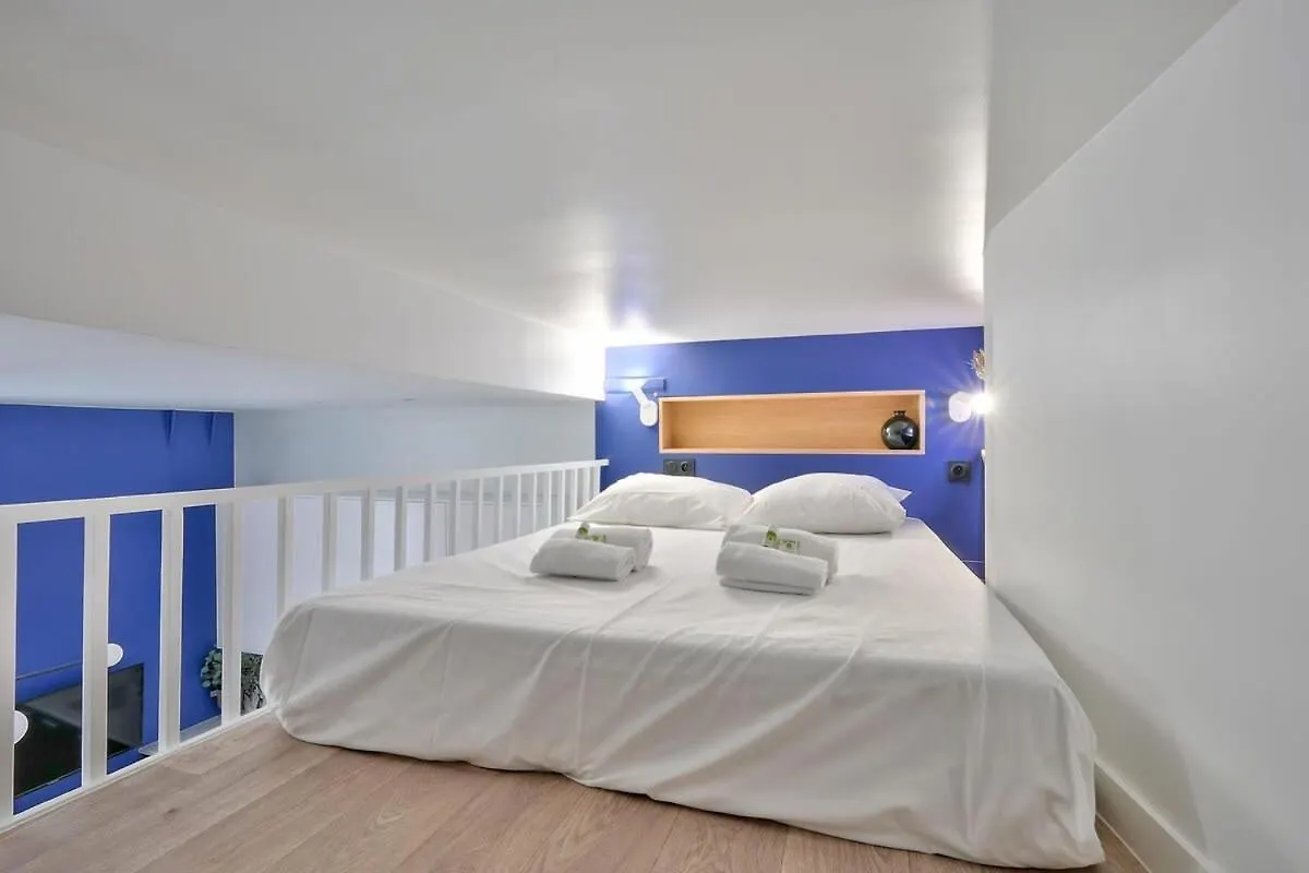 Studio Design Au Coeur Du Marais Paris Apartment